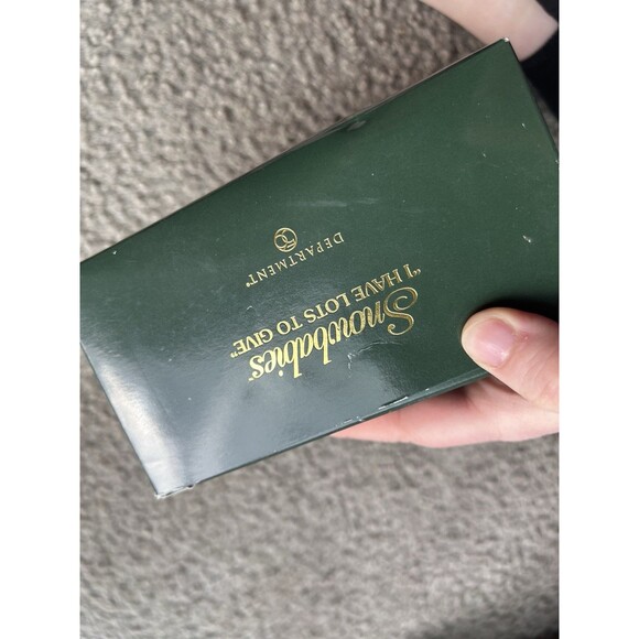 Snowbabies Dept 56 "I Have Lots To Give" Penguin 56-05975 - Retired 2005 - Picture 5 of 5